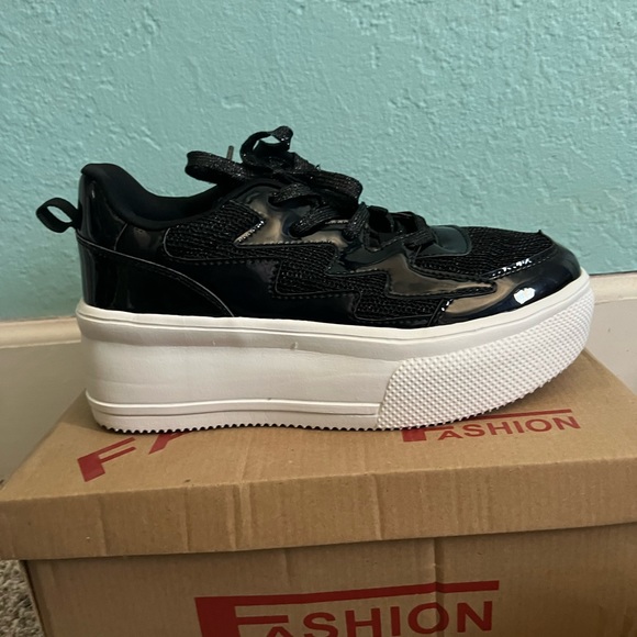 Shiny black platform sneaker from Shien, women’s size 10 - Picture 2 of 4